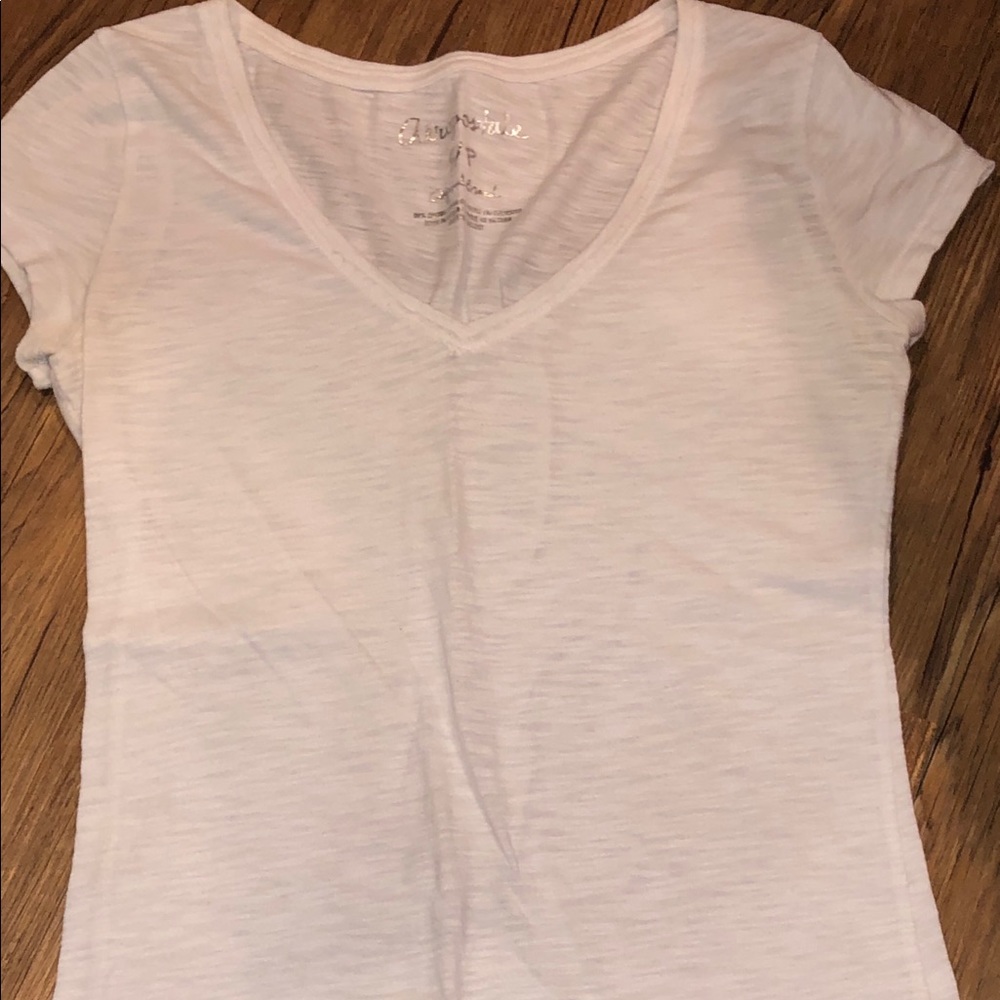 plain white t shirt